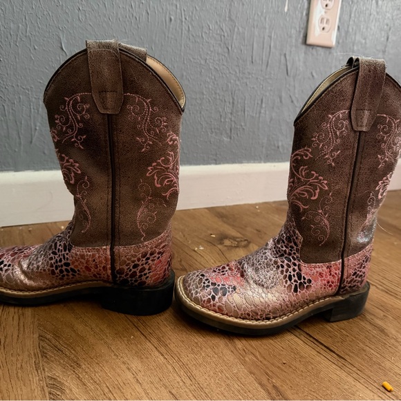 Girls Old West Brown and Pink Cowboy Boots - Picture 2 of 6